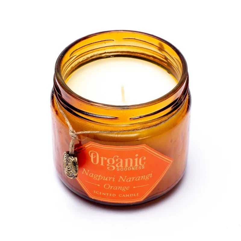 Organic Goodness kaars geparfumeerd met essentiële olie van Narangi sinaasappel.
